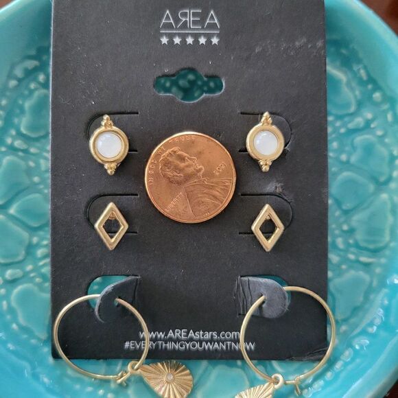 AREA Stud and Hoop Earring Set - Picture 6 of 7